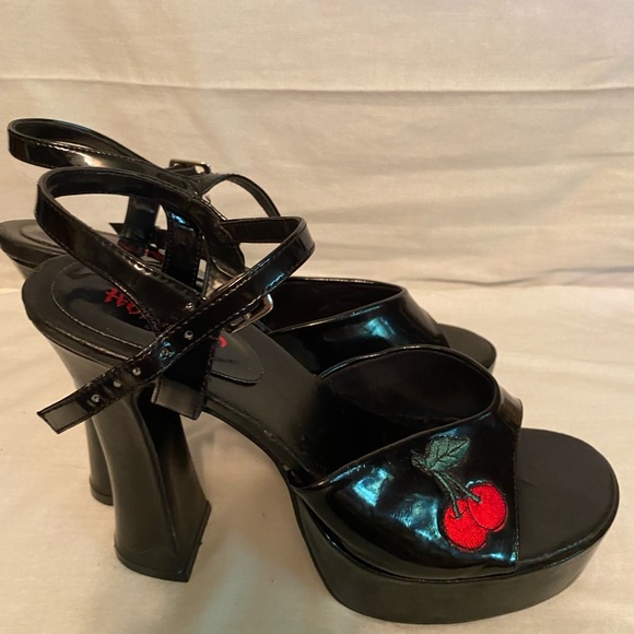 Hot Topic Cherry shoes size 10 - Picture 2 of 15